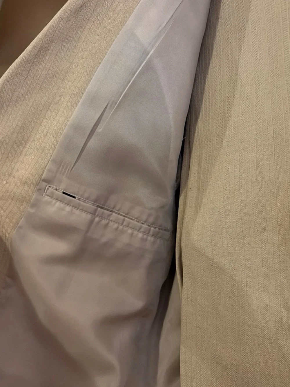 Claiborne Men's Tan Suit - Classic Single-Breasted Jacket and Pleated Pants